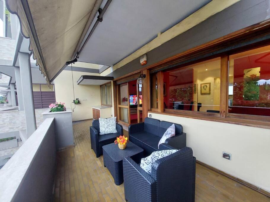 Апартаменты Lungarno 32 With Private Parking Флоренция Экстерьер фото