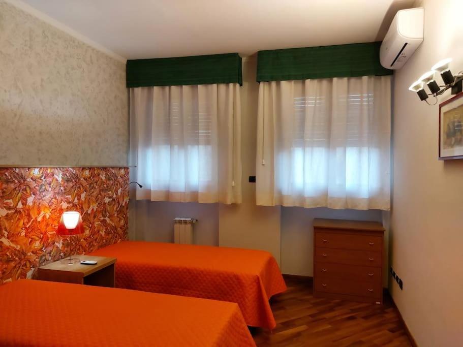 Апартаменты Lungarno 32 With Private Parking Флоренция Экстерьер фото